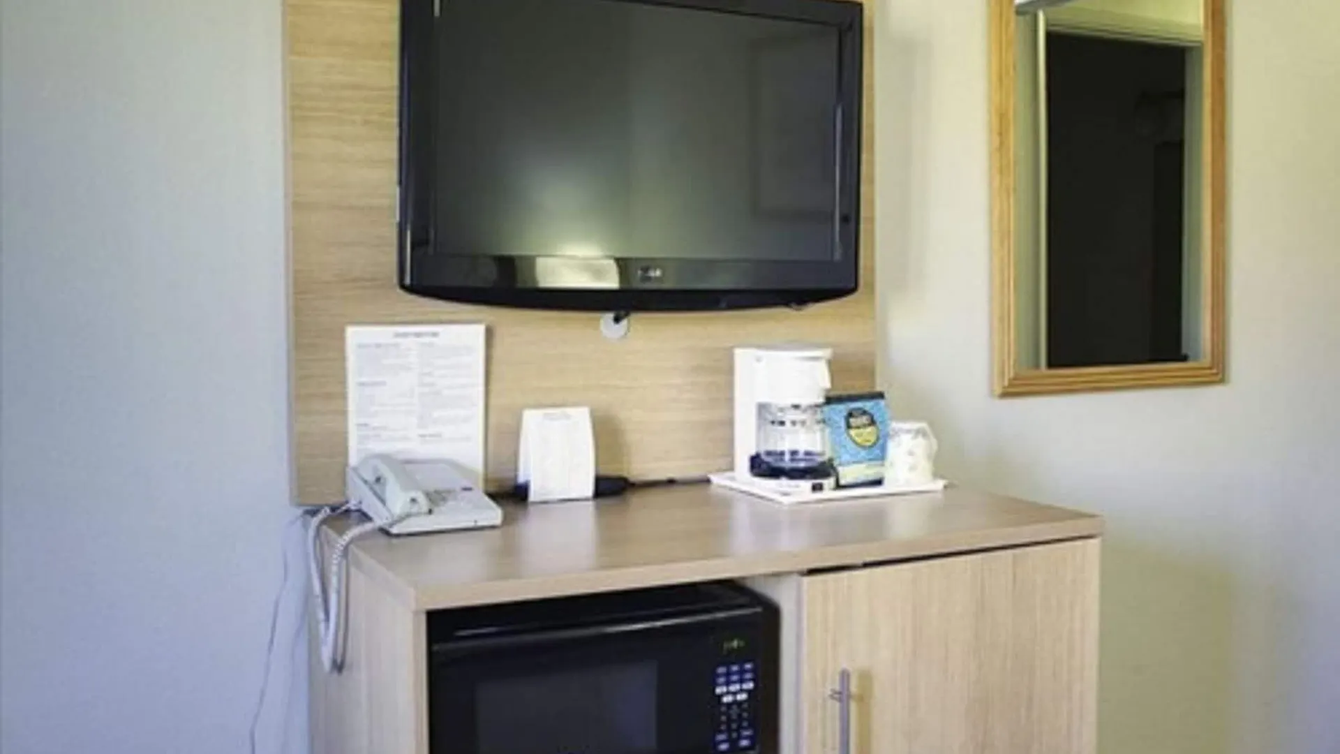 Aladdin Inn And Suites Portland Motel