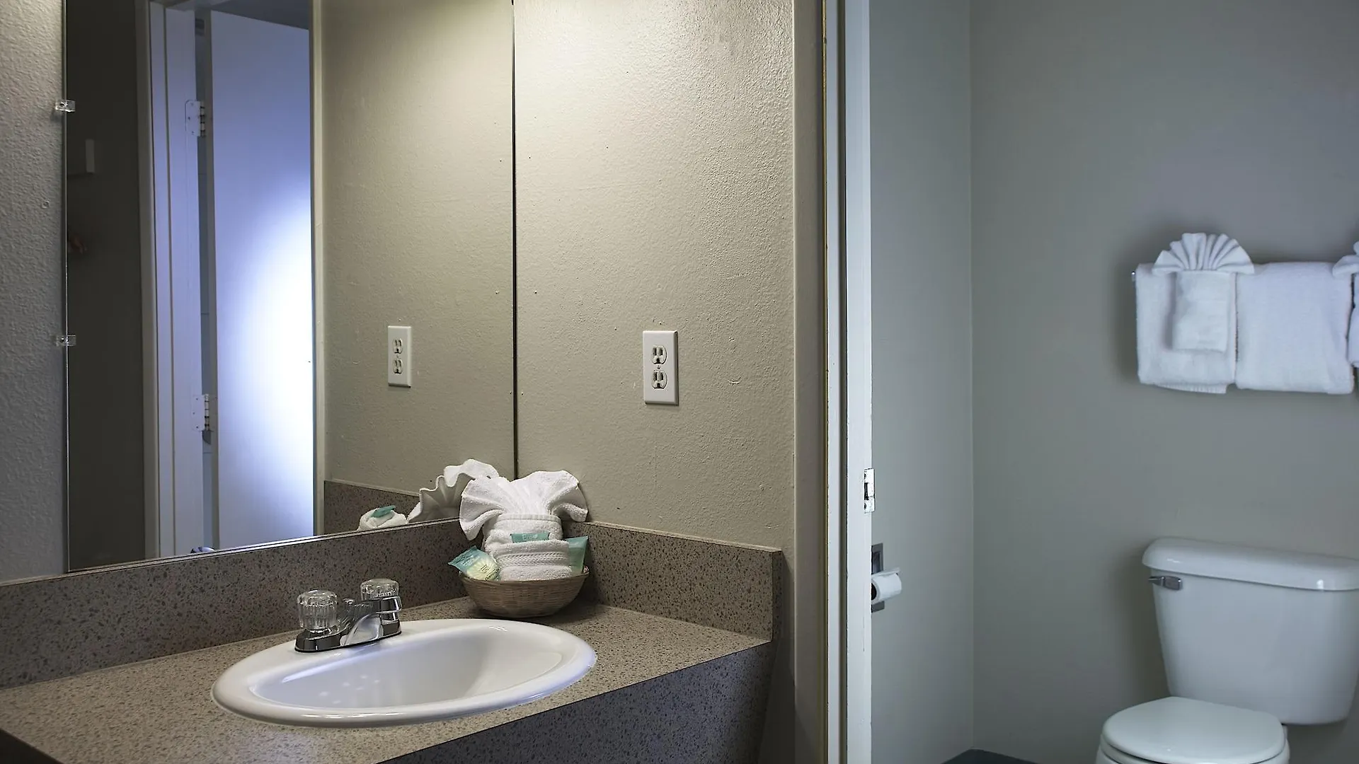 Aladdin Inn And Suites Portland 3*,  United States